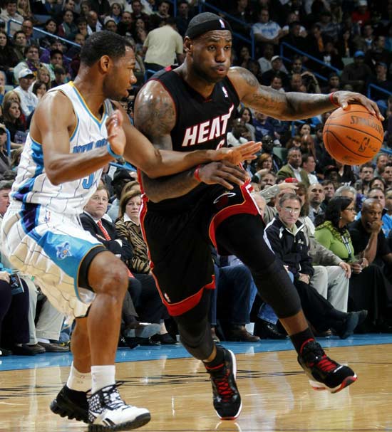 随着篮坛重 随着篮坛重